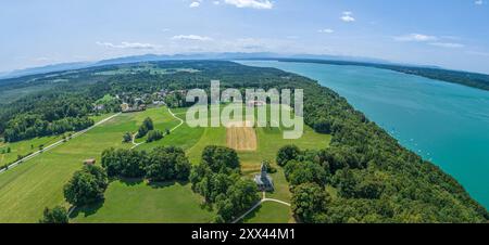 Vista aerea del lago Starnberg orientale intorno al villaggio di Assenhausen Foto Stock