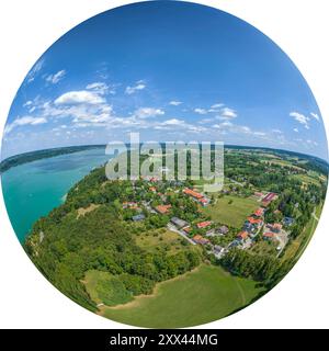 Vista aerea del lago Starnberg orientale intorno al villaggio di Assenhausen Foto Stock