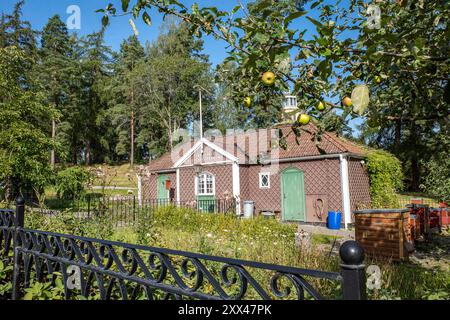 Soleggiata giornata estiva nell'iconico parco Trädgårdsföreningen. Questo è un parco storico di Linköping, una famosa città universitaria in Svezia. Foto Stock