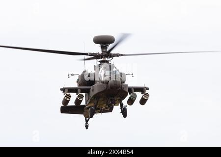 Elicottero d'attacco AgustaWestland Apache AH64E, ZM724, da Wattisham, mostra al RAF Syerston Air Cadet Space Camp, mostra Family Day Air Show. N Foto Stock