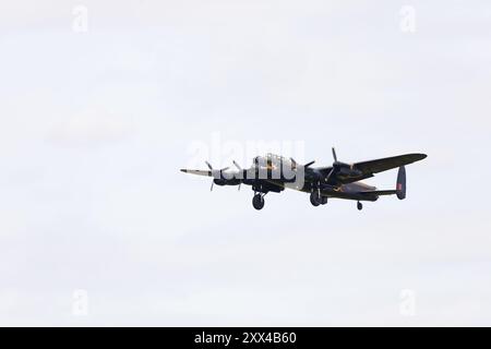 Il bombardiere della Royal Air Force RAF ww2 Avro Lancaster PA474 del Battle of Britain Memorial Flight Air display Show Foto Stock