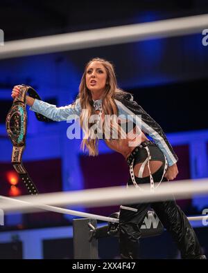 Cardiff, Regno Unito. 21 agosto 20214 AEW Dynamite (21 agosto 2024) è stata emanata dalla Utilita Arena di Cardiff, Galles. Lo show vide Bryan Danielson mostrare il suo spirito combattivo, Britt Baker che servì per vendicare Kamille in un contratto con Mercedes Moné, Chris Jericho che sconfisse Tommy Billington. Toni Storm sconfisse Saraya per mantenere il titolo e altri ancora in casa a All in. All Elite Wrestling all'Utilia Arena di Cardiff, Galles. Foto Stock