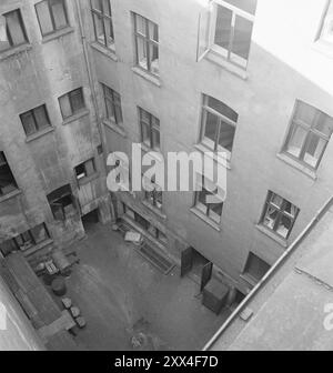 11-1949: Anniversario della visita alla LabyrinthPeople's House di Oslo. -Tra due delle case, Møllergata 18 e Youngsgata 13, troverete questo cortile. Foto; Sverre A. Børretzen / Aktuell / NTB ***FOTO NON ELABORATA*** il testo dell'immagine viene tradotto automaticamente Foto Stock