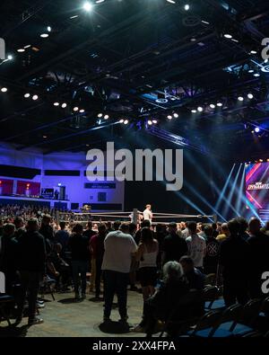 Cardiff, Regno Unito. 21 agosto 20214 AEW Dynamite (21 agosto 2024) è stata emanata dalla Utilita Arena di Cardiff, Galles. Lo show vide Bryan Danielson mostrare il suo spirito combattivo, Britt Baker che servì per vendicare Kamille in un contratto con Mercedes Moné, Chris Jericho che sconfisse Tommy Billington. Toni Storm sconfisse Saraya per mantenere il titolo e altri ancora in casa a All in. All Elite Wrestling all'Utilia Arena di Cardiff, Galles. Foto Stock