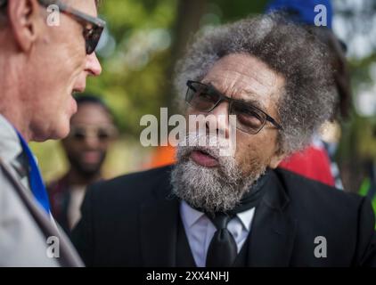 Chicago, Illinois, Stati Uniti. 21 agosto 2024. CORNEL WEST ha rilasciato un'intervista dopo il suo discorso in occasione di una marcia pro-Palestina sull'evento DNC a Chicago Union Park (Credit Image: © Chris Riha/ZUMA Press Wire) SOLO PER USO EDITORIALE! Non per USO commerciale! Foto Stock