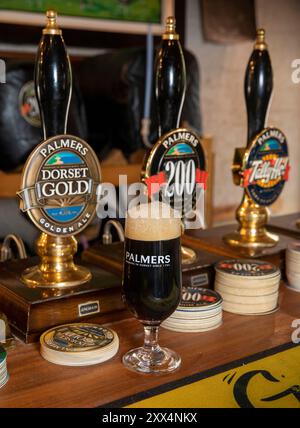 Regno Unito Inghilterra, Dorset, Bridport, Palmer's Brewery, birre tradizionali Foto Stock