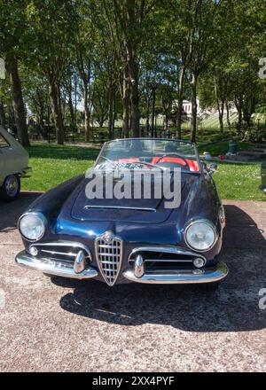 Alfa Romeo 1600 veloce auto d'epoca al Rally Old Timer di Mont Valerien, Suresnes, Parigi, Francia. Foto Stock