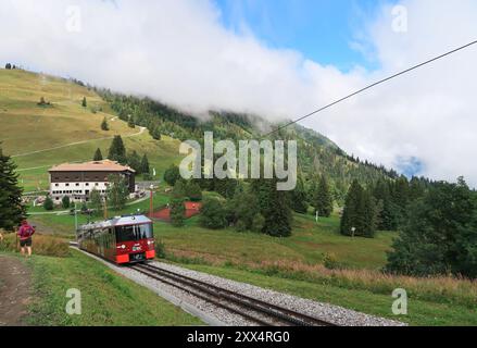 La funivia del Monte bianco nel col De Voza, alpeggi sopra Saint Gervais Les Bains nelle Alpi francesi. Foto Stock