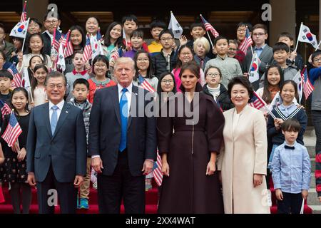 Presidente degli Stati Uniti Donald Trump e Presidente della Corea del Sud Moon Jae-in a Seoul, Corea del Sud, 7 novembre 2017 (foto ufficiale della Casa Bianca di Andrea Hanks) Foto Stock