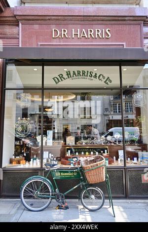 Dr Harris Chemist Shop, St James's Street, Londra Foto Stock