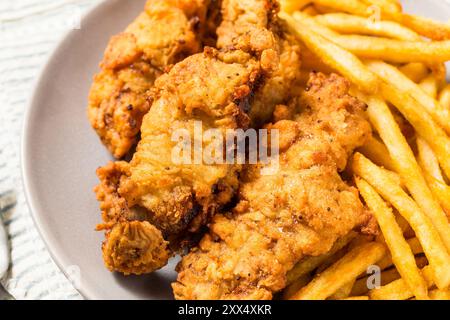 Bistecche fritte dell'Idaho fatte in casa con patatine fritte Foto Stock