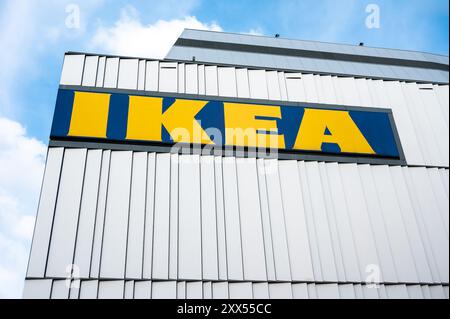 Amburgo, Germania, 19 luglio 2024 - Logo del negozio di mobili Ikea Foto Stock