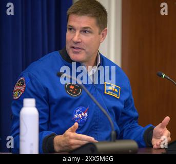 Washington, Stati Uniti. 6 giugno 2024. L'astronauta dell'Agenzia spaziale canadese e il membro dell'equipaggio di Artemis II Jeremy Hansen commentano durante un briefing dello staff della Casa Bianca insieme al suo collega equipaggio Artemis II presso l'Eisenhower Executive Office Building, 6 giugno 2024 a Washington, D.C. Credit: Bill Ingalls/NASA/Alamy Live News Foto Stock