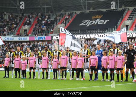 Linz, Austria. 22 agosto 2024. LINZ, AUSTRIA - 22 AGOSTO: Team Lask durante la partita di andata e ritorno di UEFA Europa League tra LASK e FCSB Bucarest all'Oberoesterreich Arena il 22 agosto 2024 a Linz, Austria .240822 SEPA 07 098 - 20240822 PD9316 credito: APA-PictureDesk/Alamy Live News Foto Stock