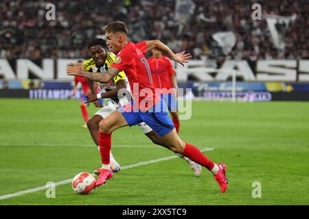 Linz, Austria. 22 agosto 2024. LINZ, AUSTRIA - 22 AGOSTO: Octavian Popescu della FCSB Bucarest durante la partita di andata tra LASK e FCSB Bucarest all'Oberoesterreich Arena il 22 agosto 2024 a Linz, Austria .240822 SEPA 07 086 - 20240822 PD9330 credito: APA-PictureDesk/Alamy Live News Foto Stock