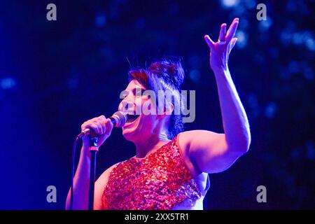 Kathleen Hanna dei Bikini Kill si esibisce sul palco del McMenamins Grand Lodge a Forest Grove, Oregon, USA il 21 agosto 2024. Foto ©Anthony Pidgeon Foto Stock