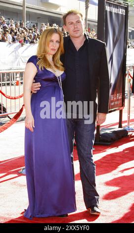 Gillian Anderson alla prima mondiale di "The X-Files: I Want to Believe" tenutasi al Grauman's Chinese Theater di Hollywood, USA, il 23 luglio 2008. Foto Stock