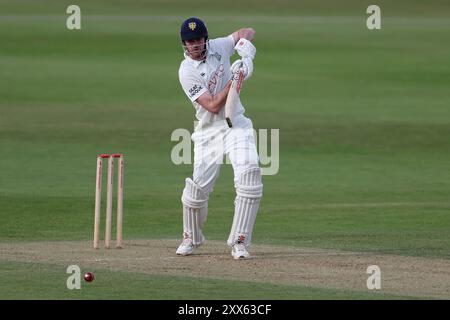 Durham ha battuto Ashton Turner durante il Vitality County Championship match tra il Durham County Cricket Club e il Nottinghamshire al Seat Unique Riverside, Chester le Street, giovedì 22 agosto 2024. (Foto: Mark Fletcher | mi News) crediti: MI News & Sport /Alamy Live News Foto Stock