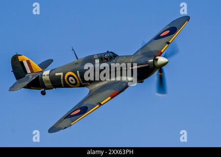 Hawker Sea Hurricane in volo allo Shuttleworth Old Warden Airshow Foto Stock