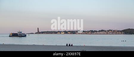 Traghetto per fiordi, memoriale navale, Laboe, spiaggia di fronte, Falckenstein, Kiel, Schleswig-Holstein, Germania, Europa Foto Stock