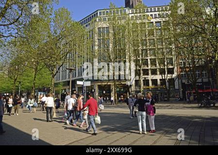 Germania, Amburgo, città, Moenckebergstrasse, passanti in movimento, Europa Foto Stock