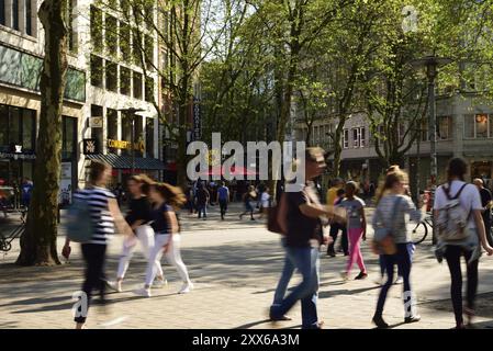 Germania, Amburgo, città, Moenckebergstrasse, passanti in movimento, Europa Foto Stock