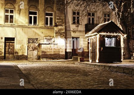 Vecchia città europea di notte Foto Stock