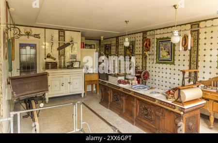Enkhuizen, Paesi Bassi, giugno 2022. L'interno di una macelleria del 1900 Foto Stock