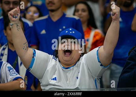 Belo Horizonte, Brasile. 22 agosto 2024. MG - BELO HORIZONTE - 08/22/2024 - COPPA SUDAMERICA 2024, CRUZEIRO x BOCA JUNIORS - tifosi del Cruzeiro durante la partita contro il Boca Juniors allo stadio Mineirao per il campionato sudamericano 2024. Foto: Fernando Moreno/AGIF credito: AGIF/Alamy Live News Foto Stock