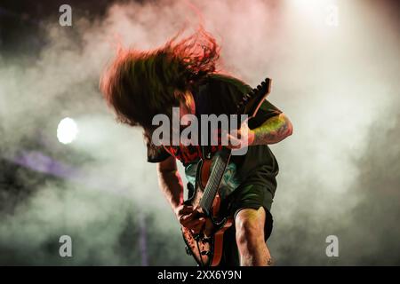 Porto, Portogallo. 22 agosto 2024. Mike DeLeon della band heavy metal americana Soufly si esibisce sul palco il 2° giorno del festival musicale Vilar de Mouros, che si tiene tra il 21 e il 24 agosto 2024 nel nord del Portogallo. Credito: SOPA Images Limited/Alamy Live News Foto Stock