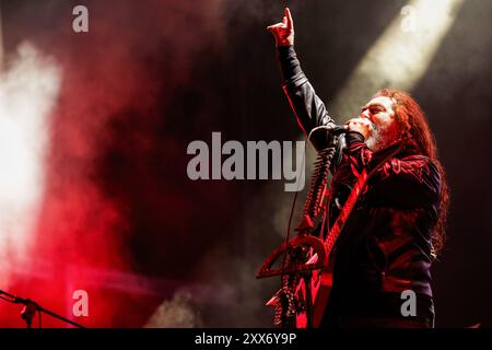 Porto, Portogallo. 22 agosto 2024. Max Cavalera della band heavy metal americana Soufly si esibisce sul palco il 2° giorno del festival musicale Vilar de Mouros, che si tiene tra il 21 e il 24 agosto 2024 nel nord del Portogallo. Credito: SOPA Images Limited/Alamy Live News Foto Stock