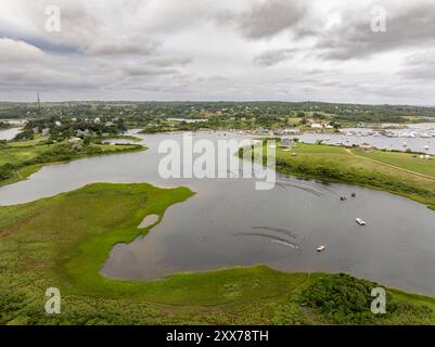 08-08-2024 - tramonto nel tardo pomeriggio sul Great Salt Pond New Shoreham, Block Island, Rhode Island Foto Stock