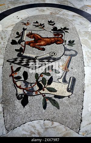 Il segno zodiaco del Capricorno nei mosaici sul pavimento della Galleria Umberto 1 di Napoli Foto Stock