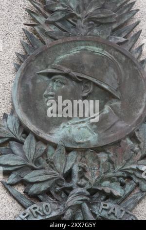 BELLIGNIES, FRANCIA, MONUMENTO AUX MORTS. Foto Stock