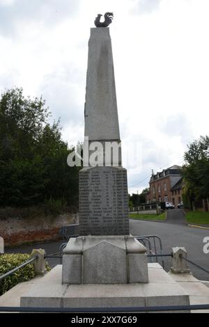 BELLIGNIES, FRANCIA, MONUMENTO AUX MORTS. Foto Stock