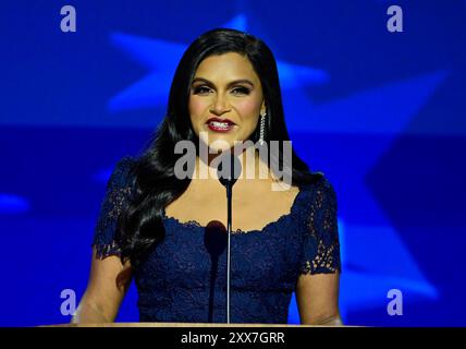 Chicago, Stati Uniti. 21 agosto 2024. NIENTE posta giornaliera. NESSUN giornale di New York o New Jersey o giornali entro un raggio di 75 miglia da New York City.) - Mindy Kaling alla Convention nazionale democratica del 2024 allo United Center di Chicago, il, USA, mercoledì 21 agosto, 2024. il tema della terza notte è “Una lotta per le nostre libertà”. Foto di Ron Sachs/CNP/ABACAPRESS. COM credito: Abaca Press/Alamy Live News Foto Stock