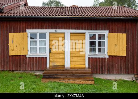 La città della chiesa di Lövånger è una città della chiesa risalente al XVII secolo a Lövånger, comune di Skellefteå. Oggi, i cottage della chiesa sono usati come ostelli. Foto Stock