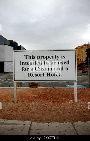 Un lotto vuoto designato come futura proprietà del casinò. La mafia sta subendo gravi colpi da parte degli informatori che collaborano con le autorità. Foto Stock