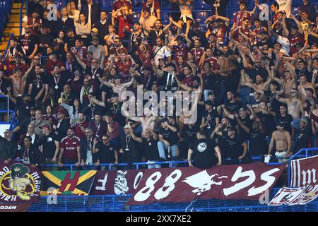 Tifosi di Servette durante la partita di calcio del Chelsea e del Servette, Europa Conference League, Play Off, 1st Leg, Stamford Bridge, Londra Regno Unito. Credito : Michael Zemanek Foto Stock