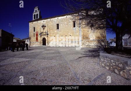 Chiesa di San Juan Bautista, Piazza Don Juan Manuel. Stile Herreriano, costruito nel XVI secolo. sopra una vecchia chiesa romanica. Bell-gable dal diciottesimo centesimo. Poll Foto Stock