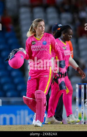 SAN FERNANDO, TRINIDAD E TOBAGO - 22 AGOSTO: Georgia Redmayne delle Barbados Royals durante la partita Women Caribbean Premier League tra Trinbago Knight Riders e Barbados Royals al Brian Lara Cricket Academy il 22 agosto 2024 a San Fernando, Trinidad e Tobago. (Foto di Daniel Prentice) Foto Stock