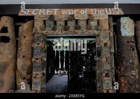 Vecchie bombe al museo della guerra di Ban manda, Nong Khiaw, Laos Foto Stock