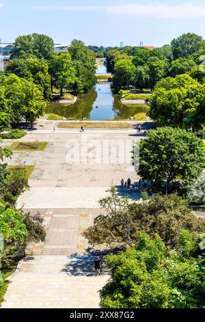 Parco agricola (Parco Agrykola) e Canale Piaseczynski (Kanał Piaseczyński), Varsavia, Polonia Foto Stock