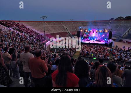 Francia, Herault, Beziers, arene costruite nel 1897, concerti, serate estive Foto Stock