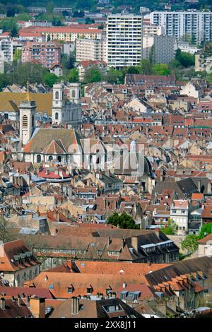 Francia, Doubs, Besanc, dalla collina di Bregille, vista del centro città, chiesa di Sain Pierre, chiesa collegiata di Sainte Madeleine Foto Stock