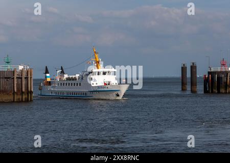 CUXHAVEN, GERMANIA - 15 AGOSTO 2024: PASSAGIERSCHIFF WAPPEN VON CUXHAVEN. Dal 2021, la nave è utilizzata dalla compagnia di navigazione Cassen Eils per le visite di Foto Stock