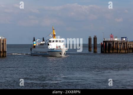 CUXHAVEN, GERMANIA - 15 AGOSTO 2024: PASSAGIERSCHIFF WAPPEN VON CUXHAVEN. Dal 2021, la nave è utilizzata dalla compagnia di navigazione Cassen Eils per le visite di Foto Stock