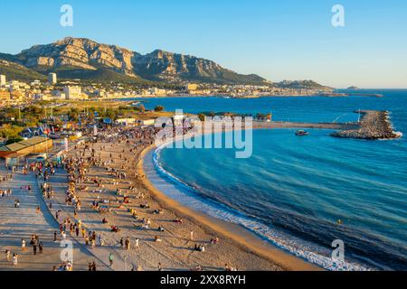 Francia, Bouches du Rhone, Marsiglia, Prado Beaches, Bonneveine Beach, Festival della musica, concerto al tramonto sulla spiaggia, vista aerea dalla grande Roue Foto Stock