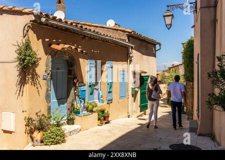 Francia, Var, Gassin, etichettati come i villaggi più belli della Francia, vicolo del villaggio Foto Stock