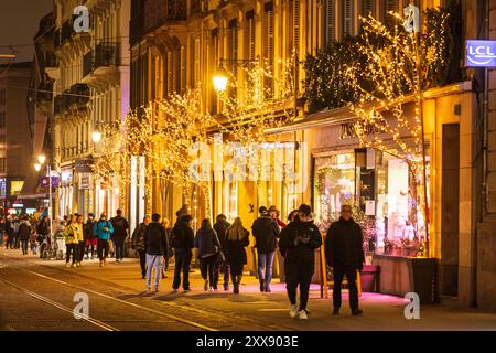 Francia, Bas Rhin, Strasburgo, rue de la Mesange, decorazione natalizia di Blachere Illumination Foto Stock